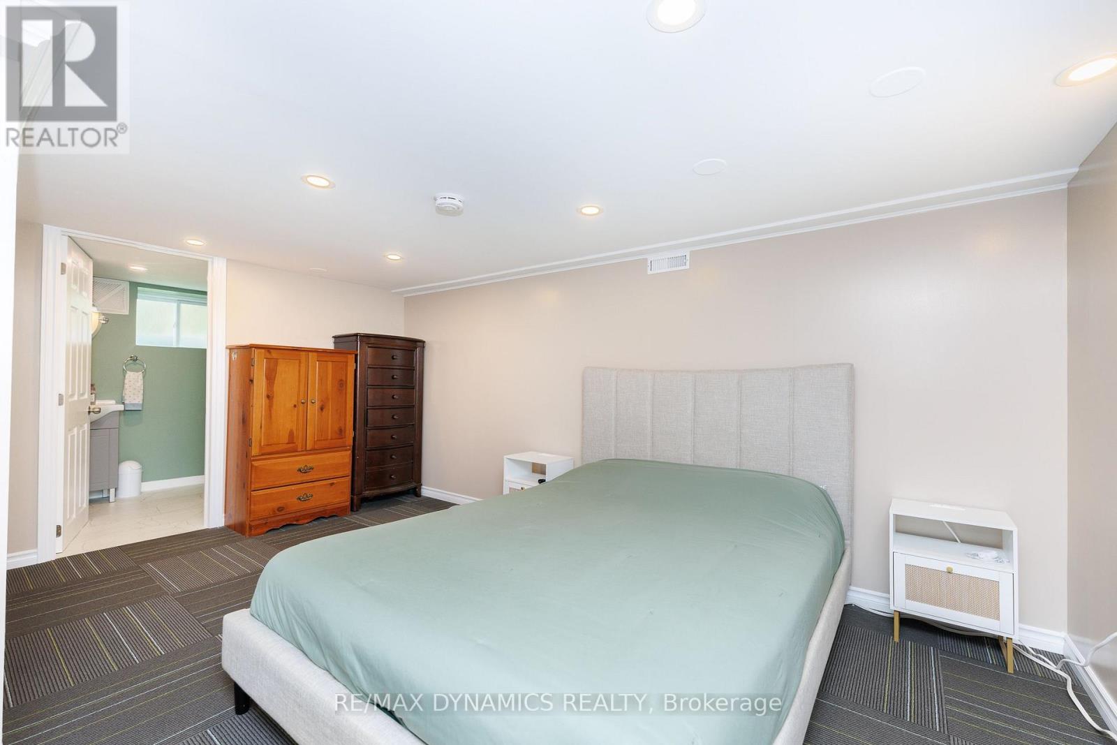 586 LAKESIDE ROAD - 41