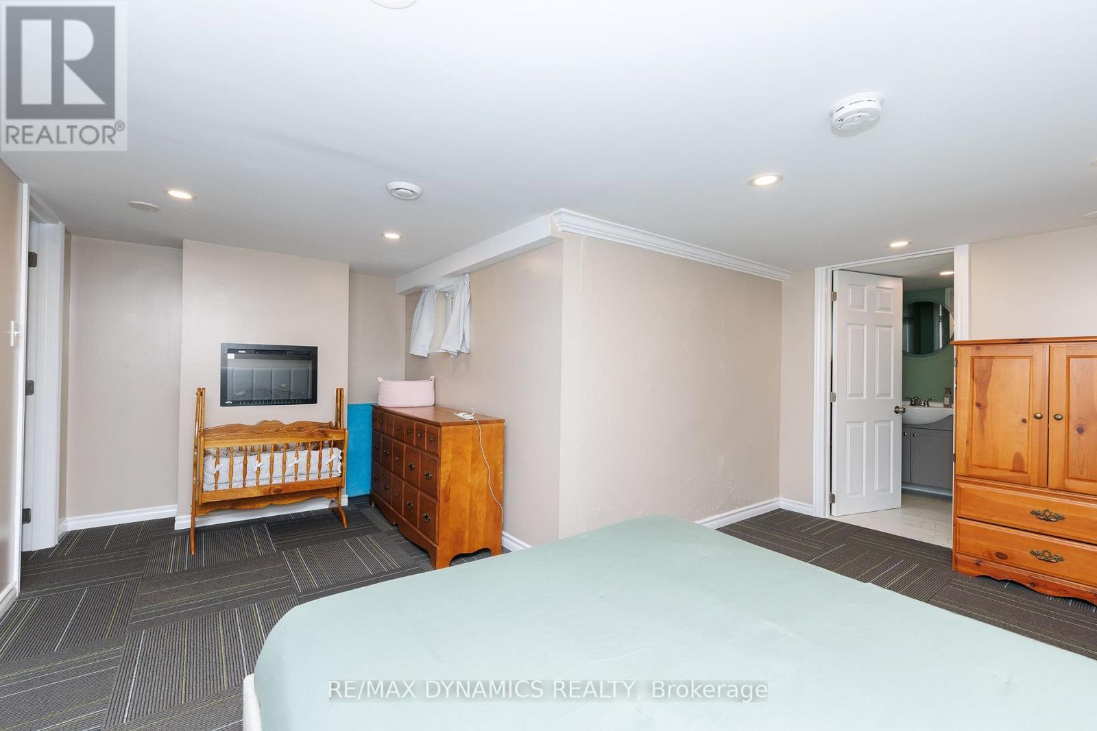 586 LAKESIDE ROAD - 42
