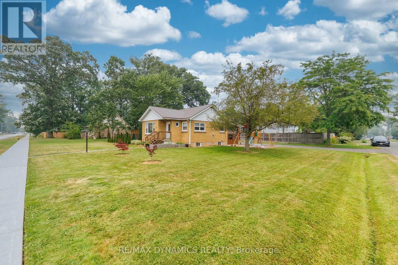 586 LAKESIDE ROAD - 5