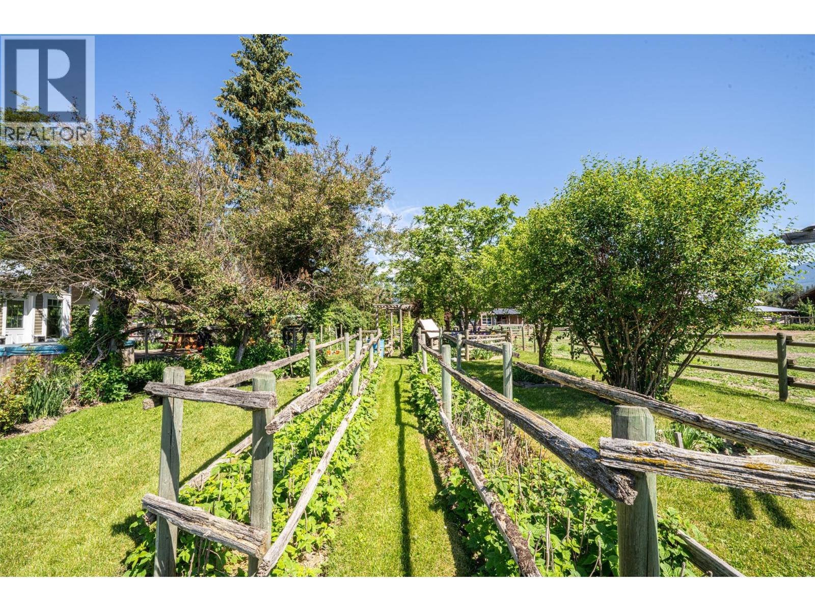 749 Enderby - Grindrod Road - 95