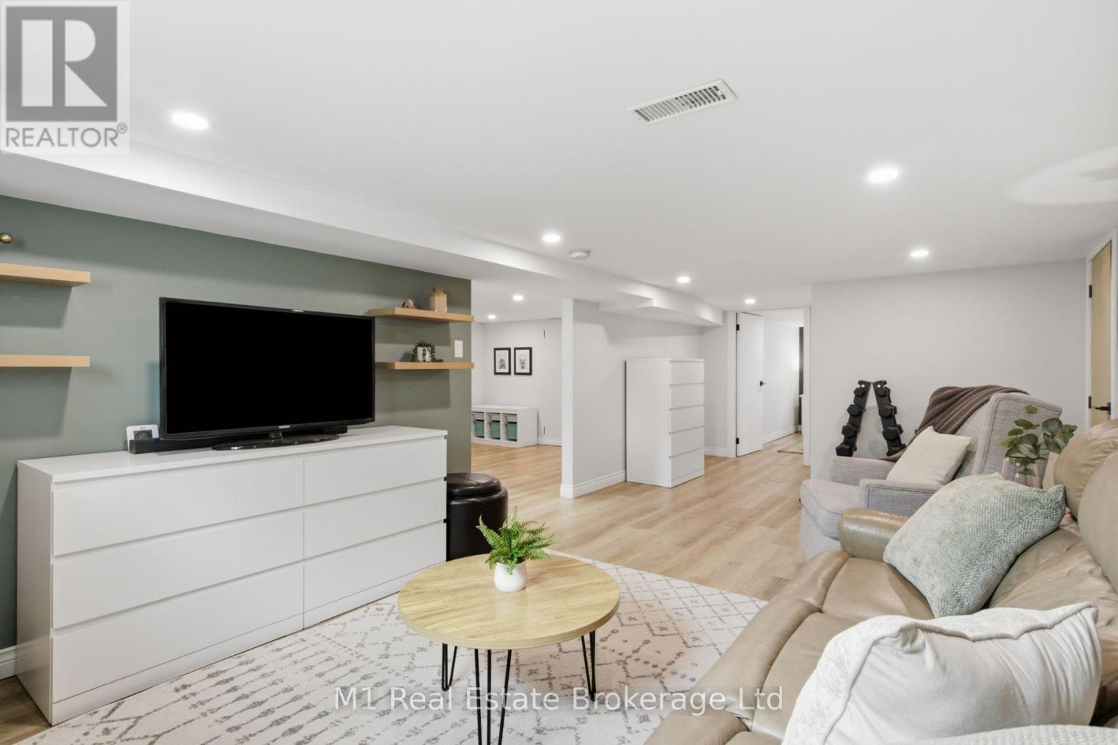 625 WOODSIDE STREET - 18