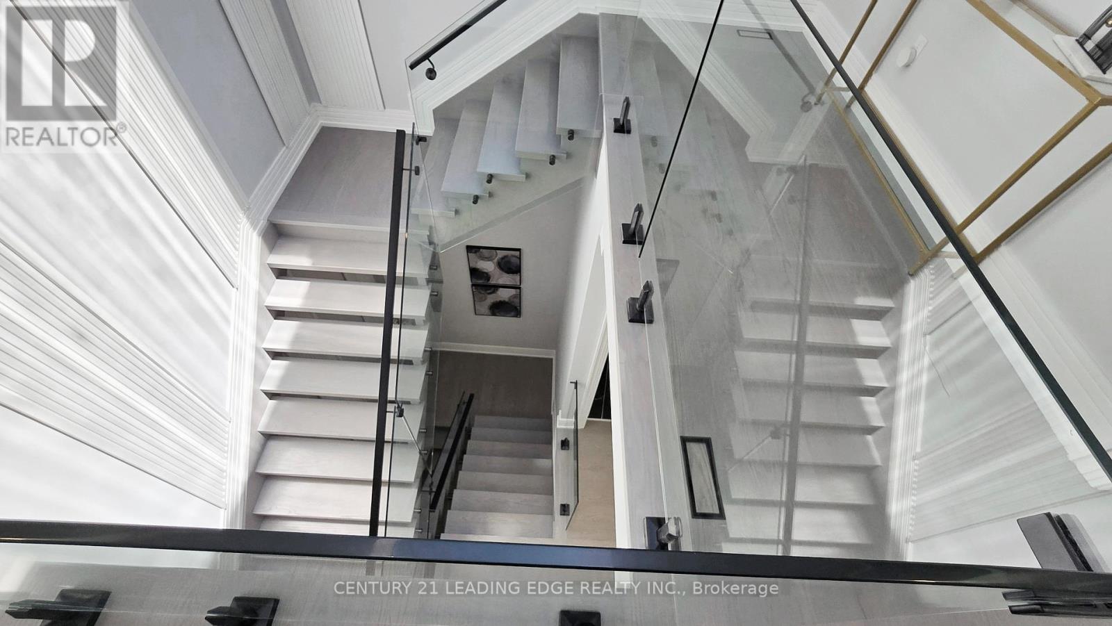 432 SHEPPARD AVENUE - 21