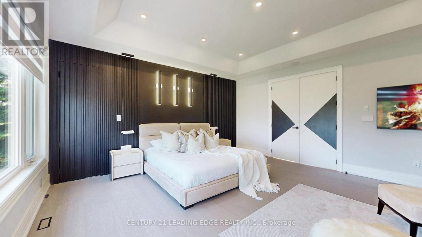 432 SHEPPARD AVENUE - 24