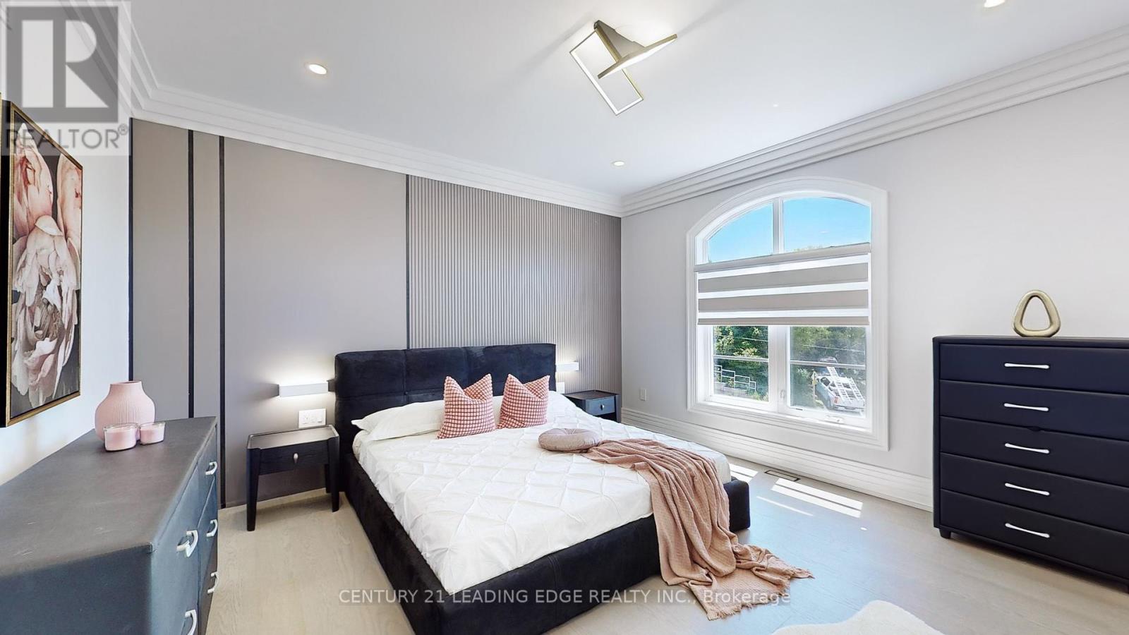 432 SHEPPARD AVENUE - 30