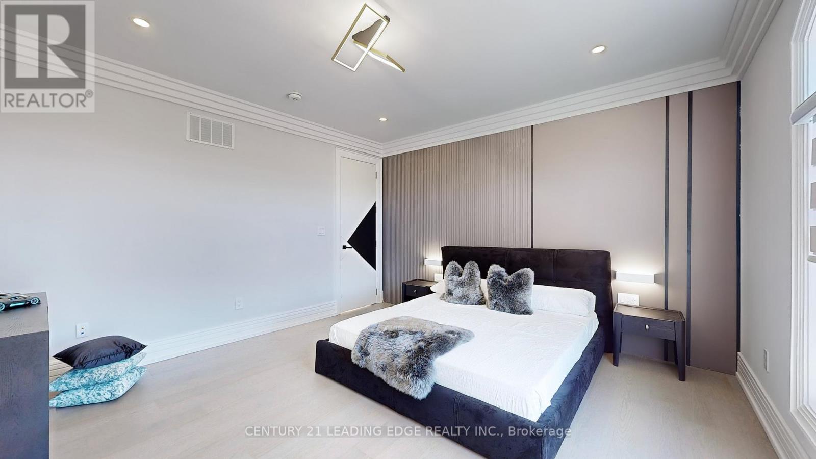 432 SHEPPARD AVENUE - 32