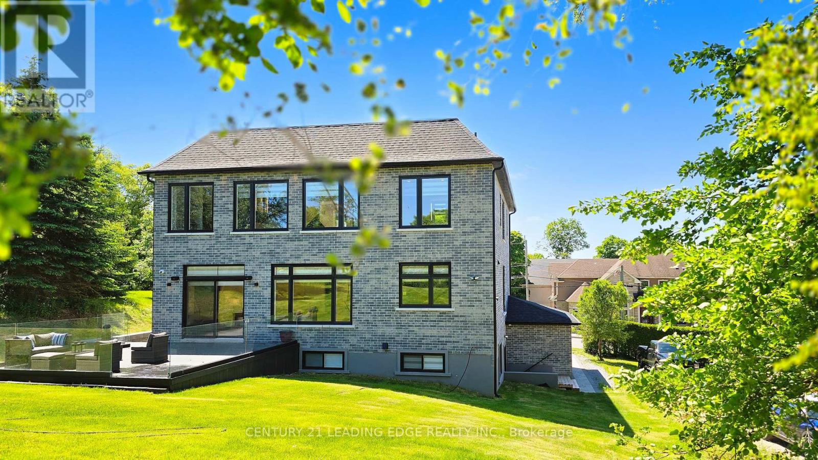 432 SHEPPARD AVENUE - 39