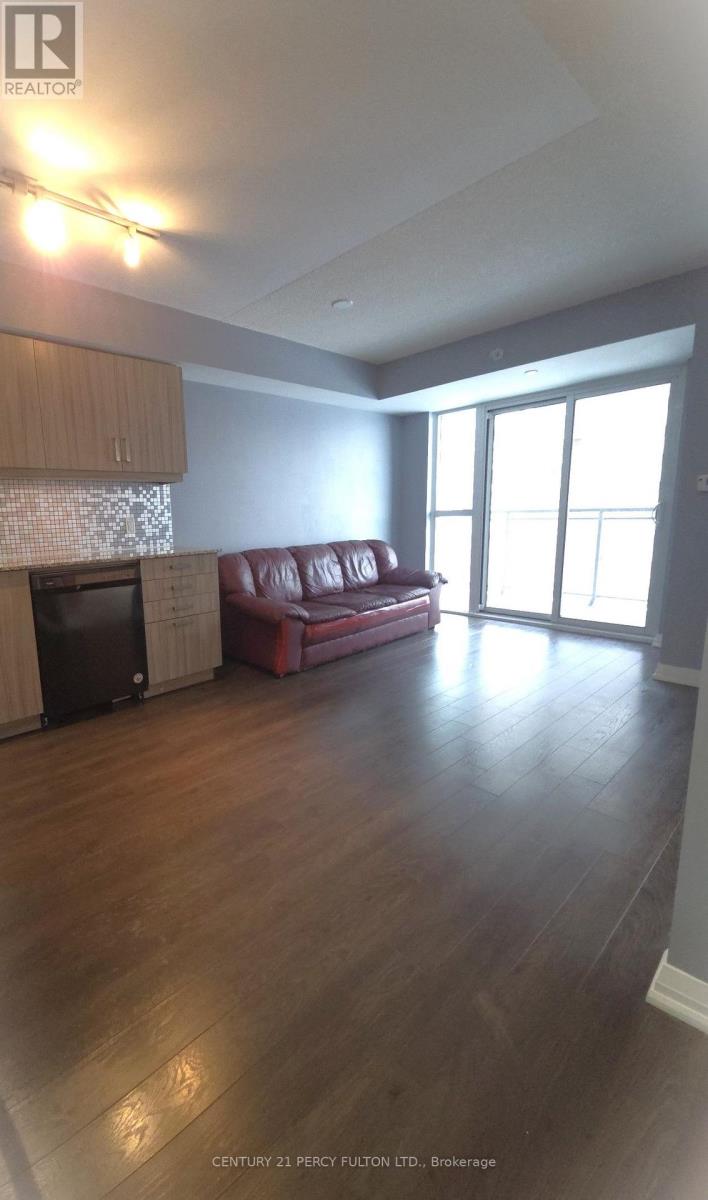 #711 30 MEADOWGLEN PLACE - 12