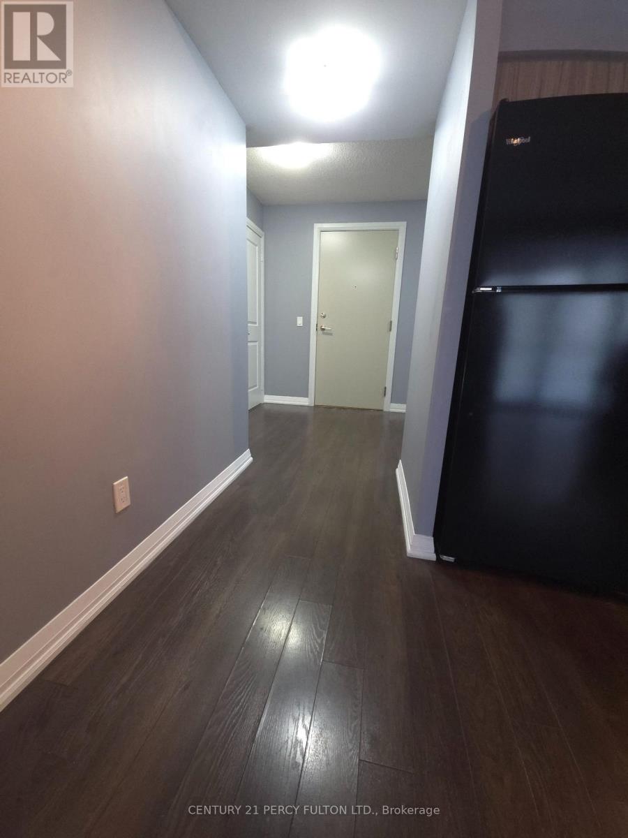 #711 30 MEADOWGLEN PLACE - 8