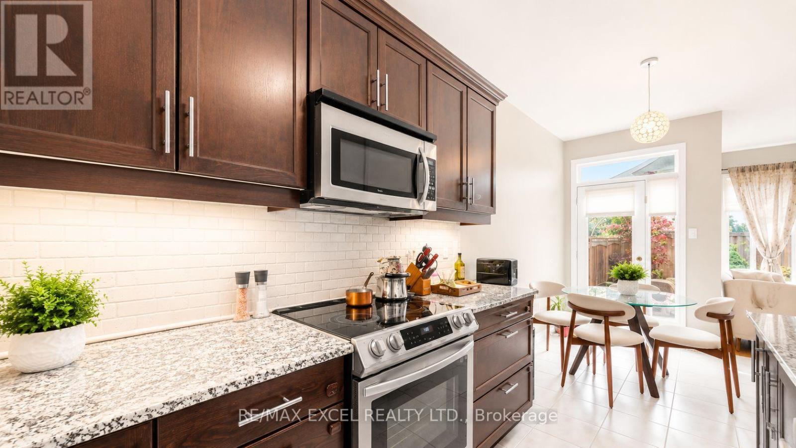 176 SIR SANFORD FLEMING WAY - 11