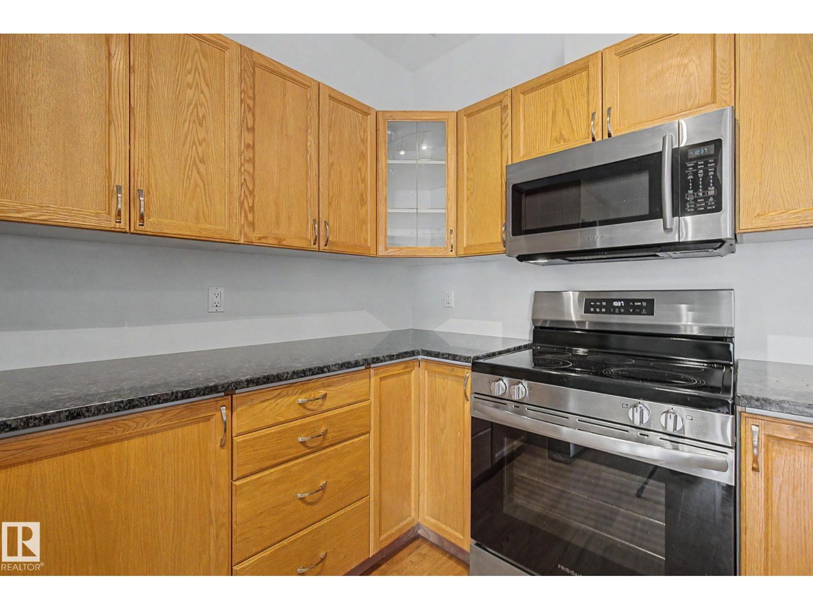 #411 10033 110 ST NW - 18
