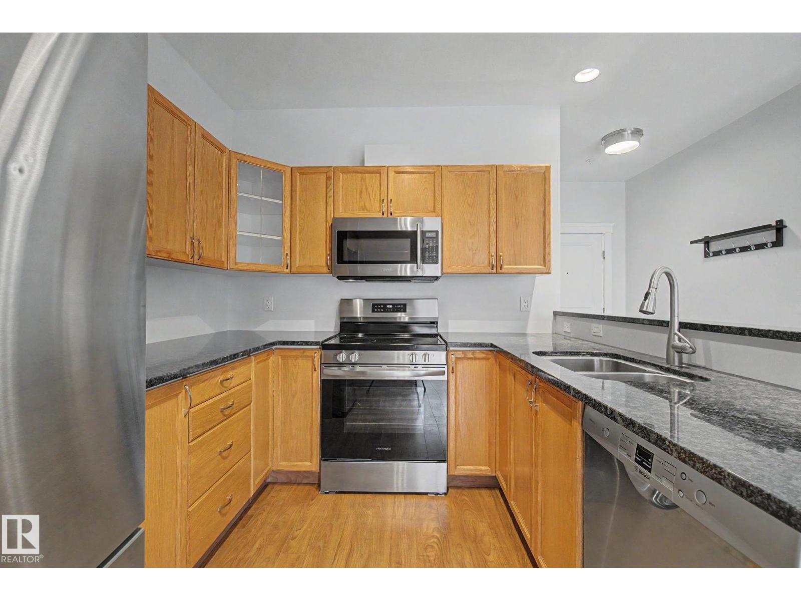 #411 10033 110 ST NW - 17