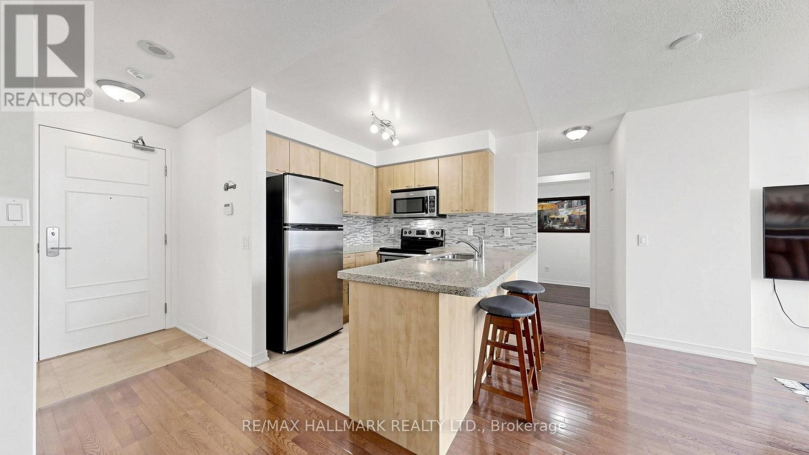 #712 310 RED MAPLE ROAD - 11