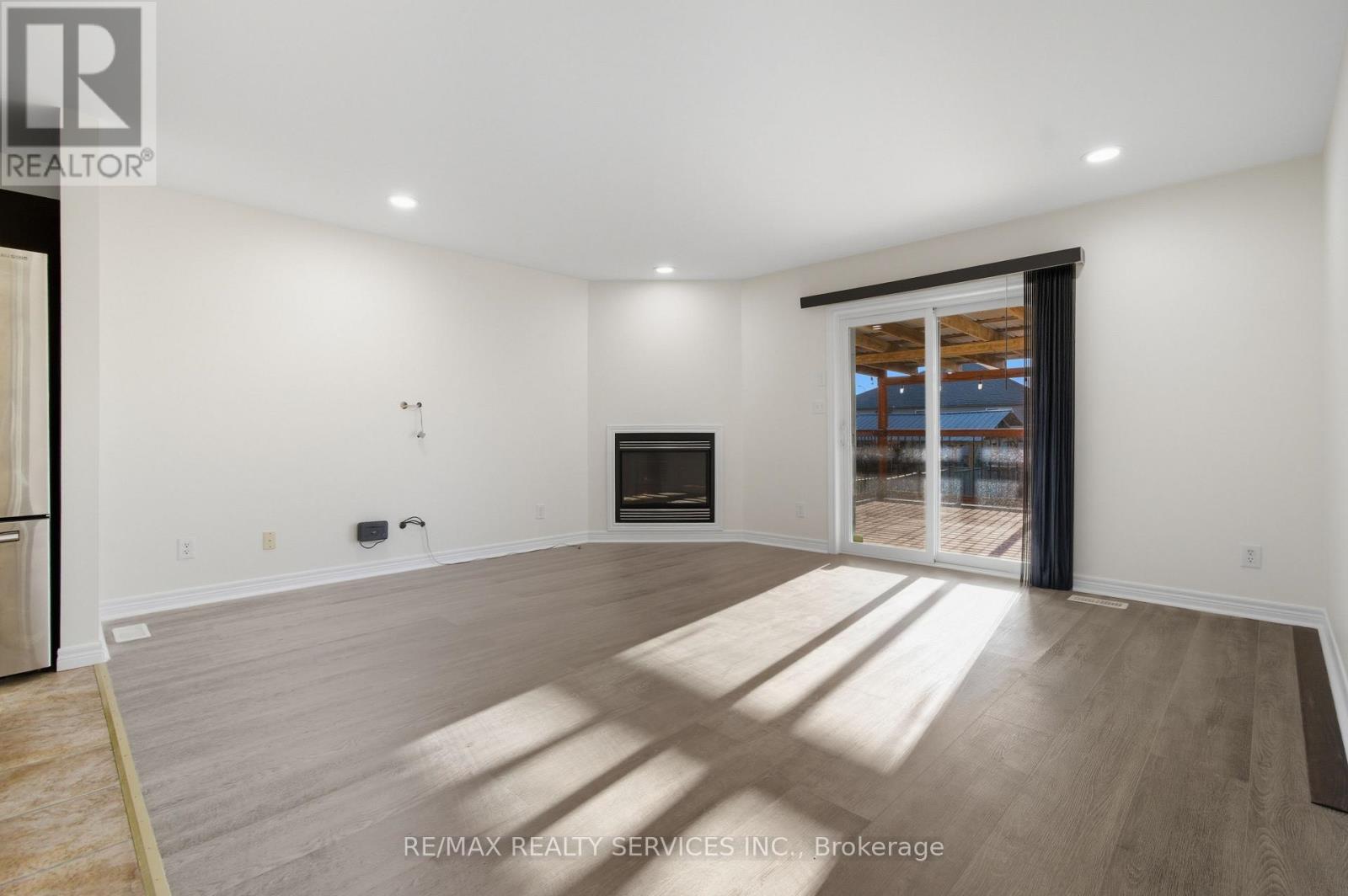 1039 CLOVER AVENUE - 20