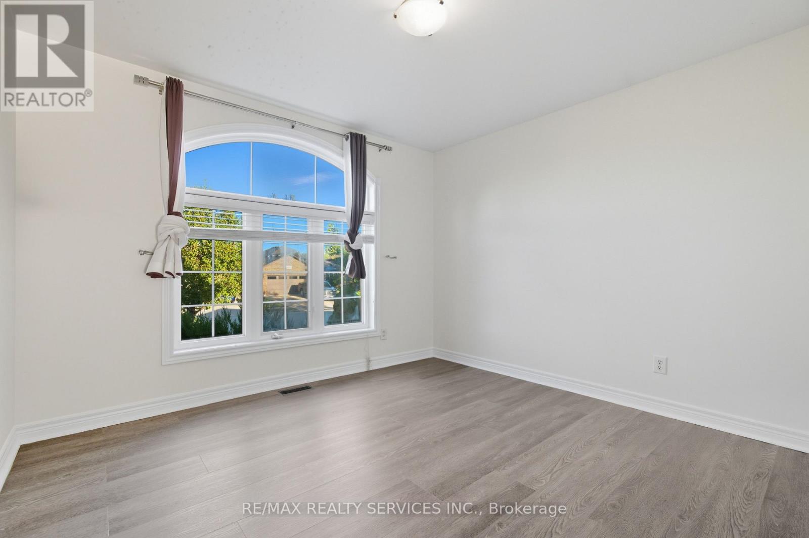 1039 CLOVER AVENUE - 21