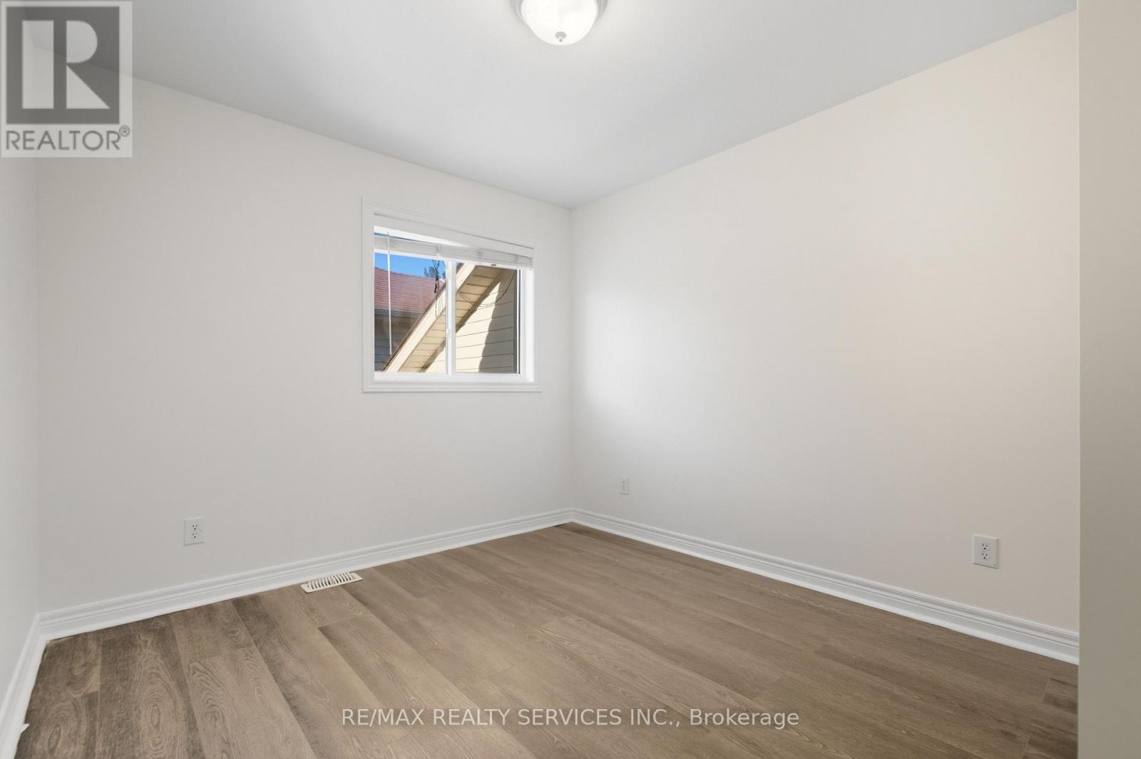 1039 CLOVER AVENUE - 27