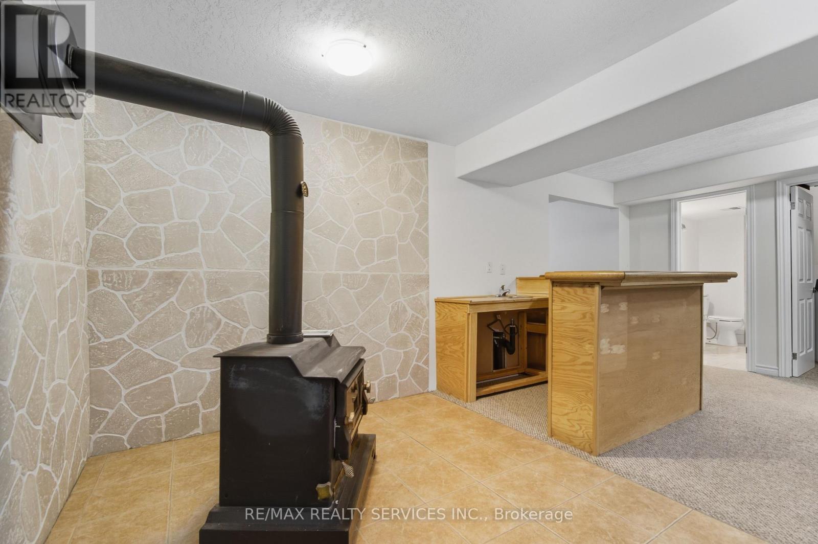 1039 CLOVER AVENUE - 35