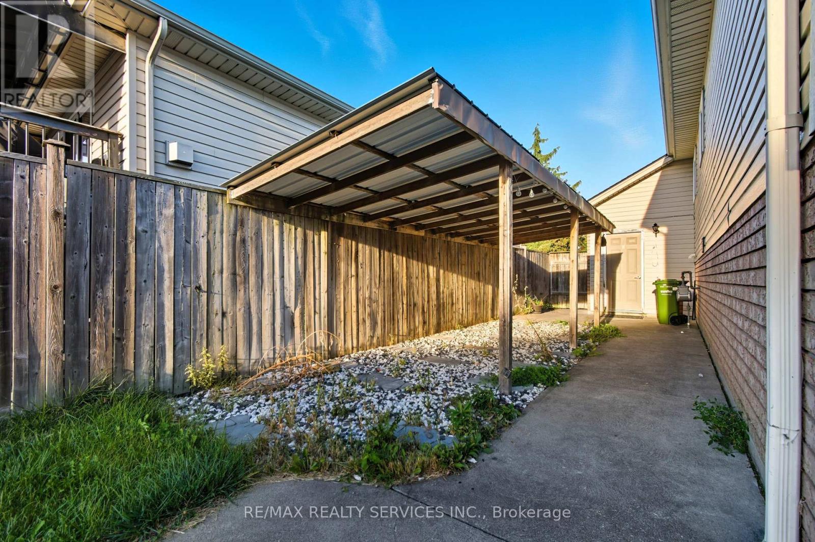 1039 CLOVER AVENUE - 9
