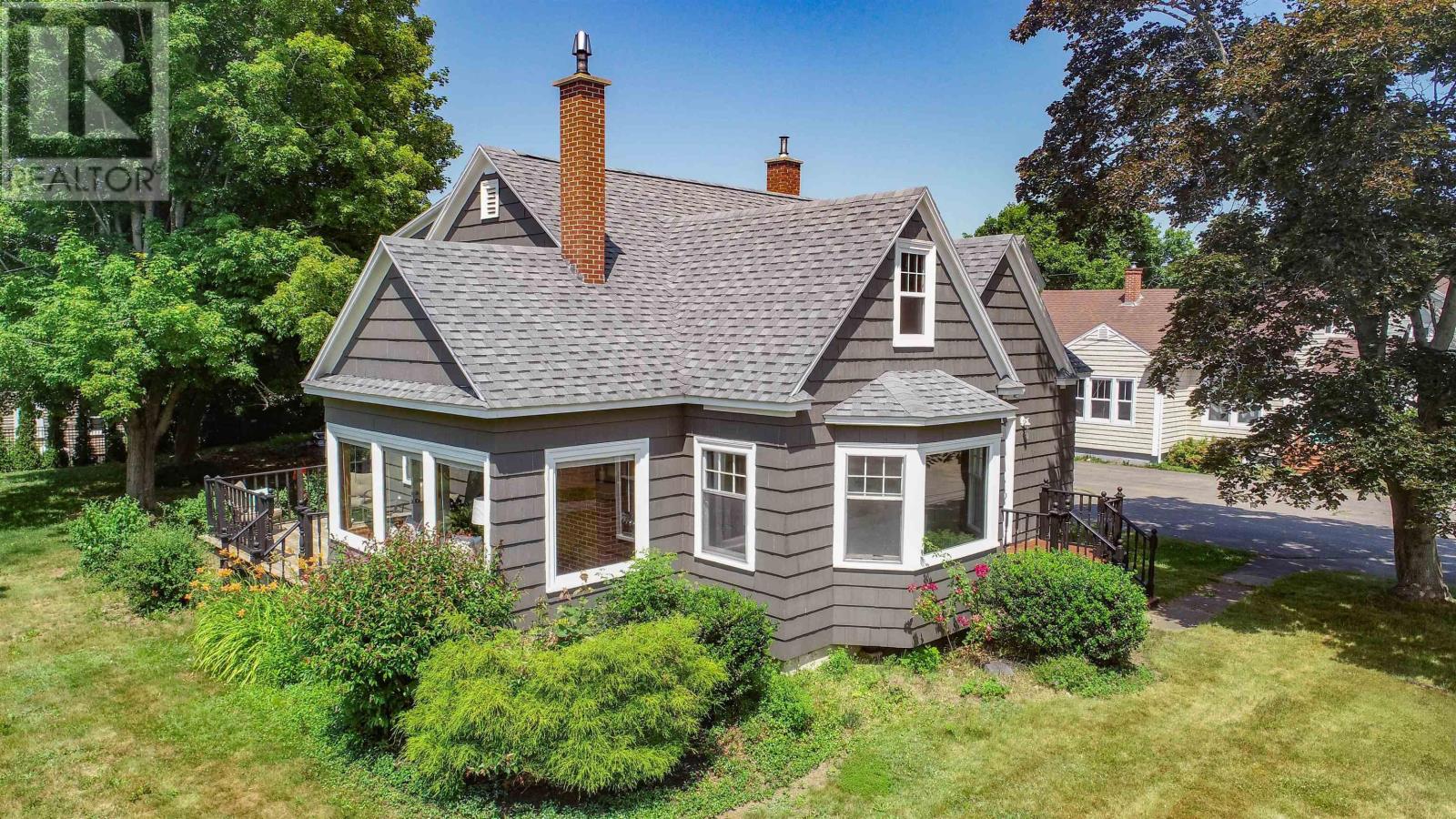 160 Cottage St - 1