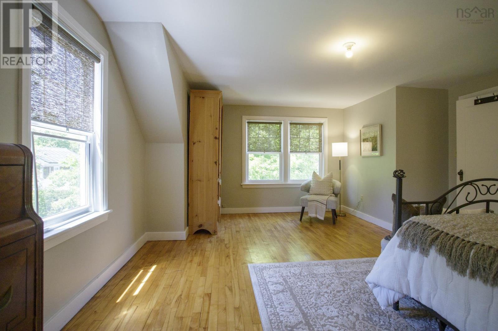 160 Cottage St - 34