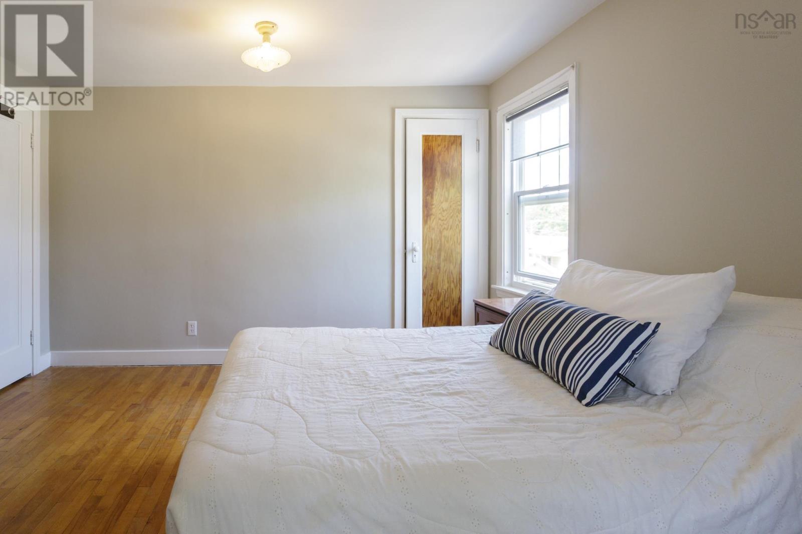160 Cottage St - 38