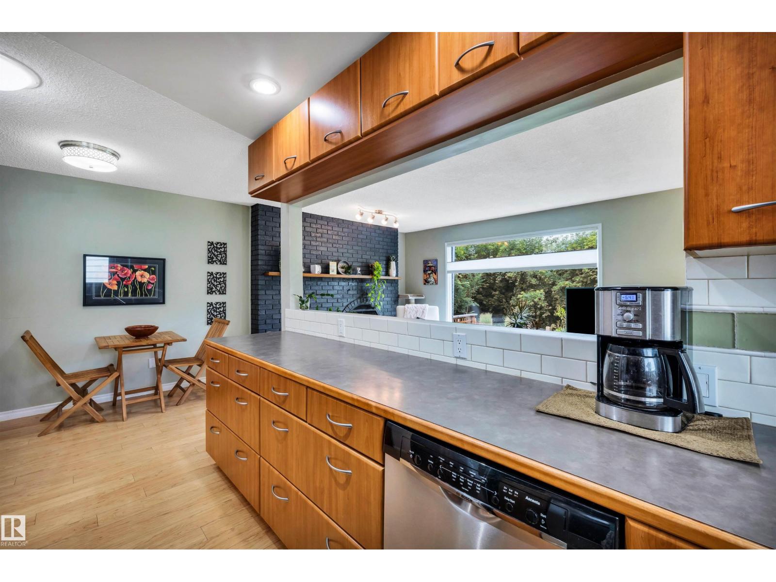 10282 87 ST NW - 13