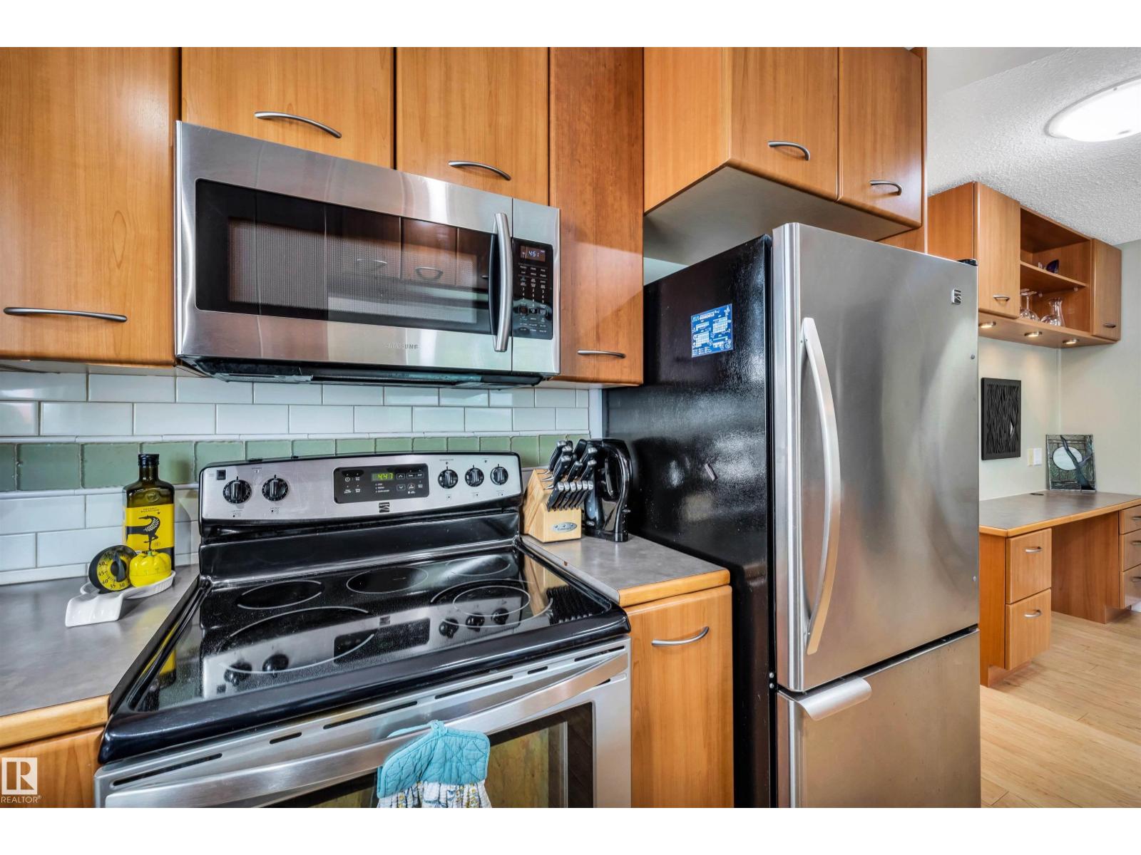 10282 87 ST NW - 14