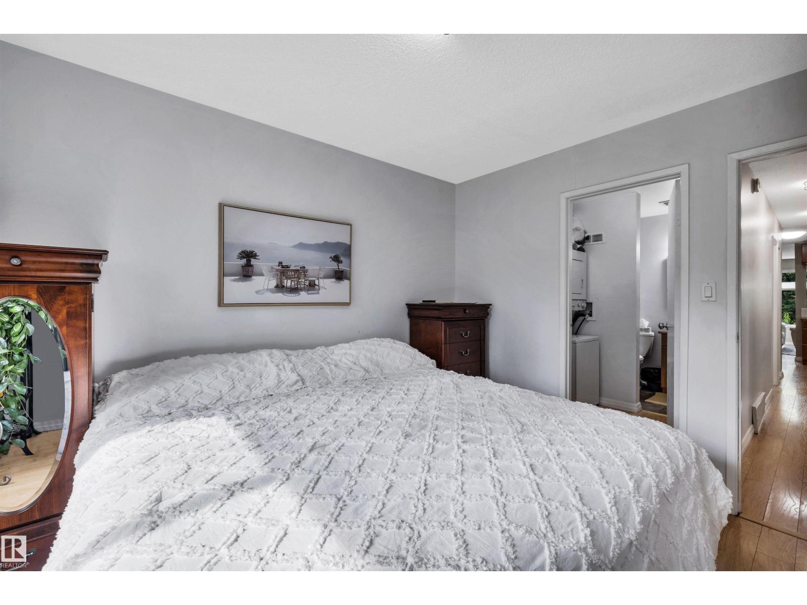 10282 87 ST NW - 16