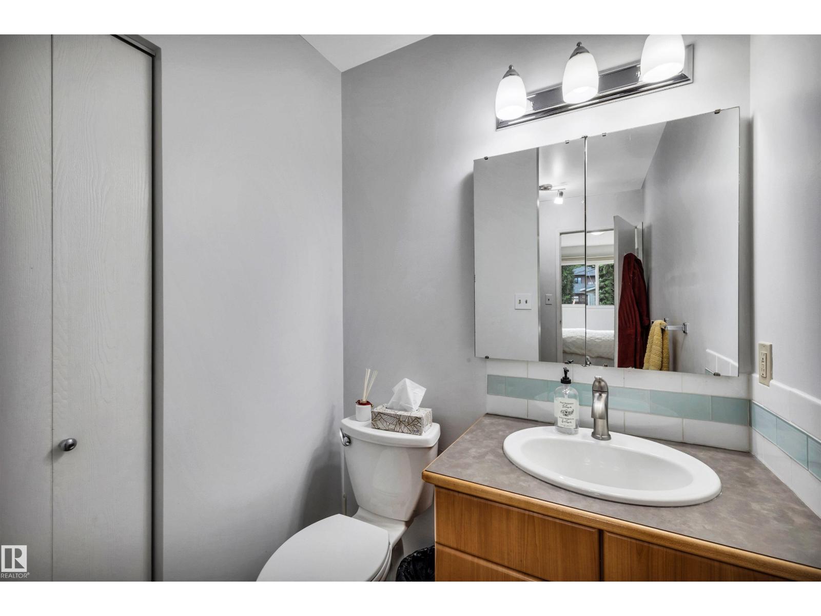 10282 87 ST NW - 18