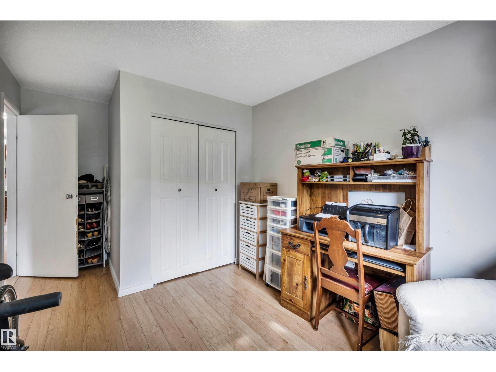 10282 87 ST NW - 20