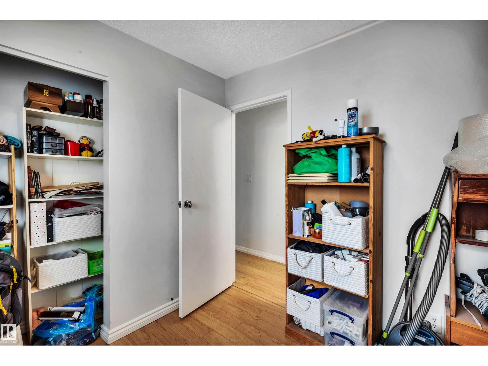 10282 87 ST NW - 22