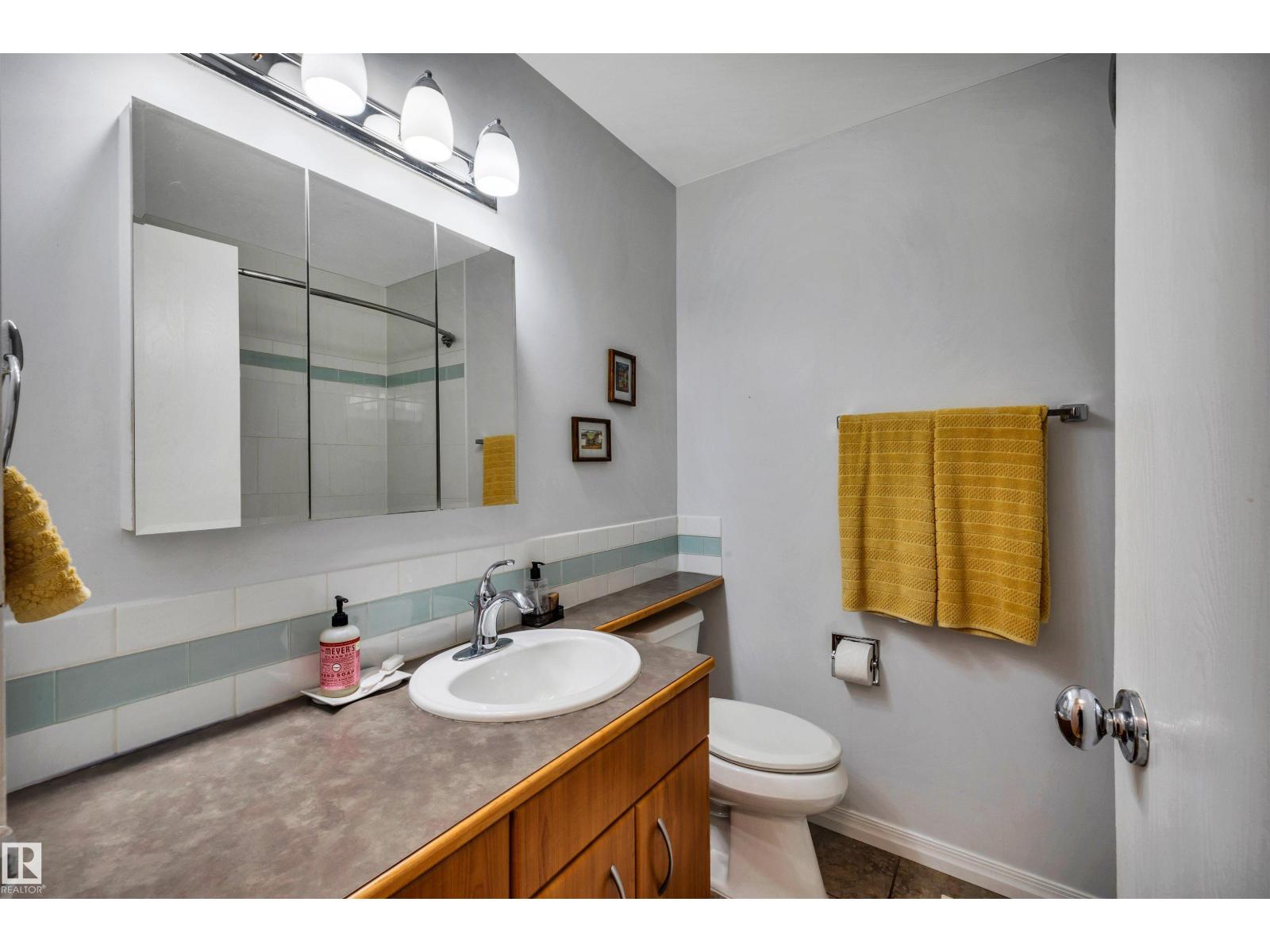 10282 87 ST NW - 23