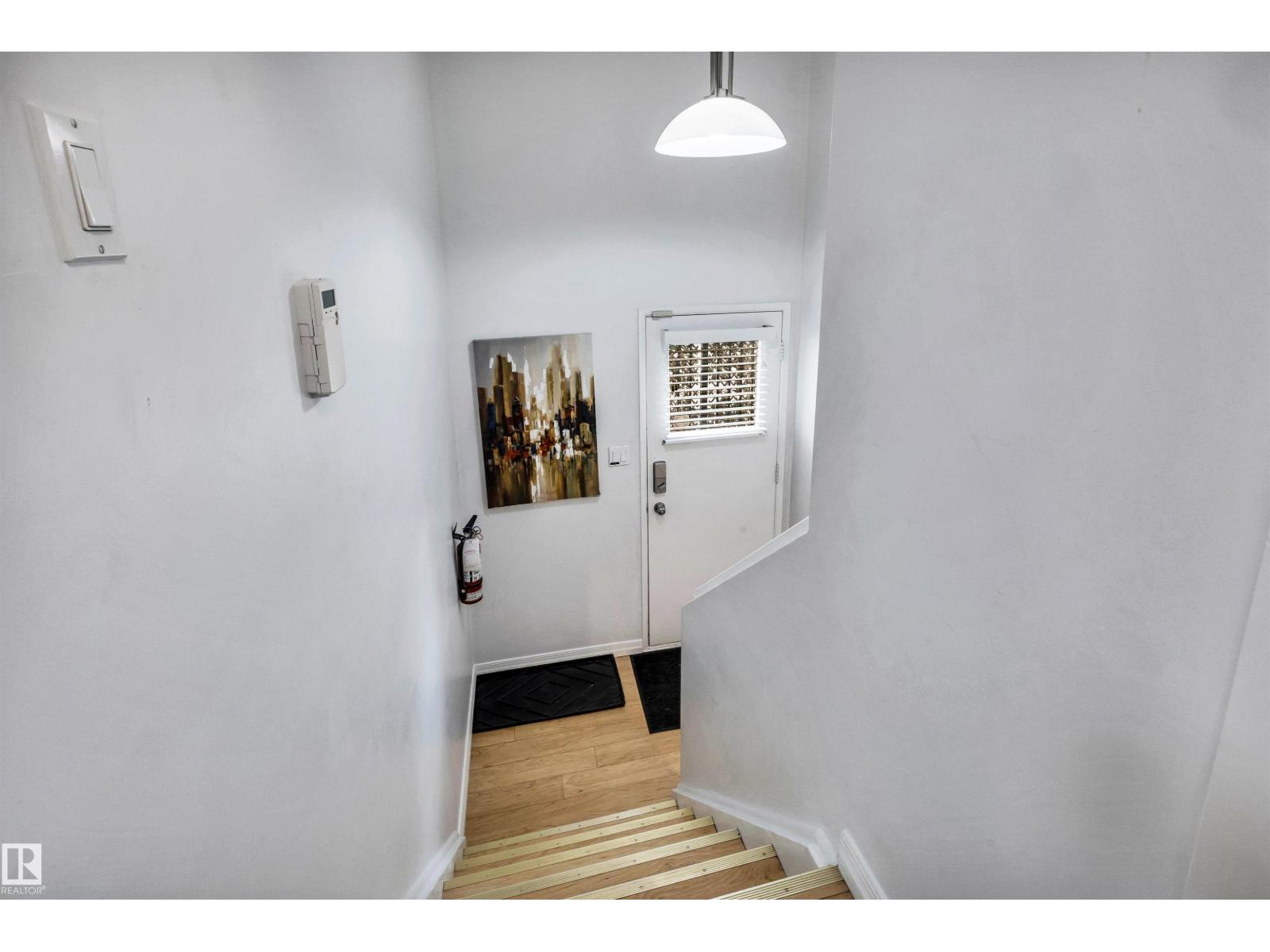 10282 87 ST NW - 24
