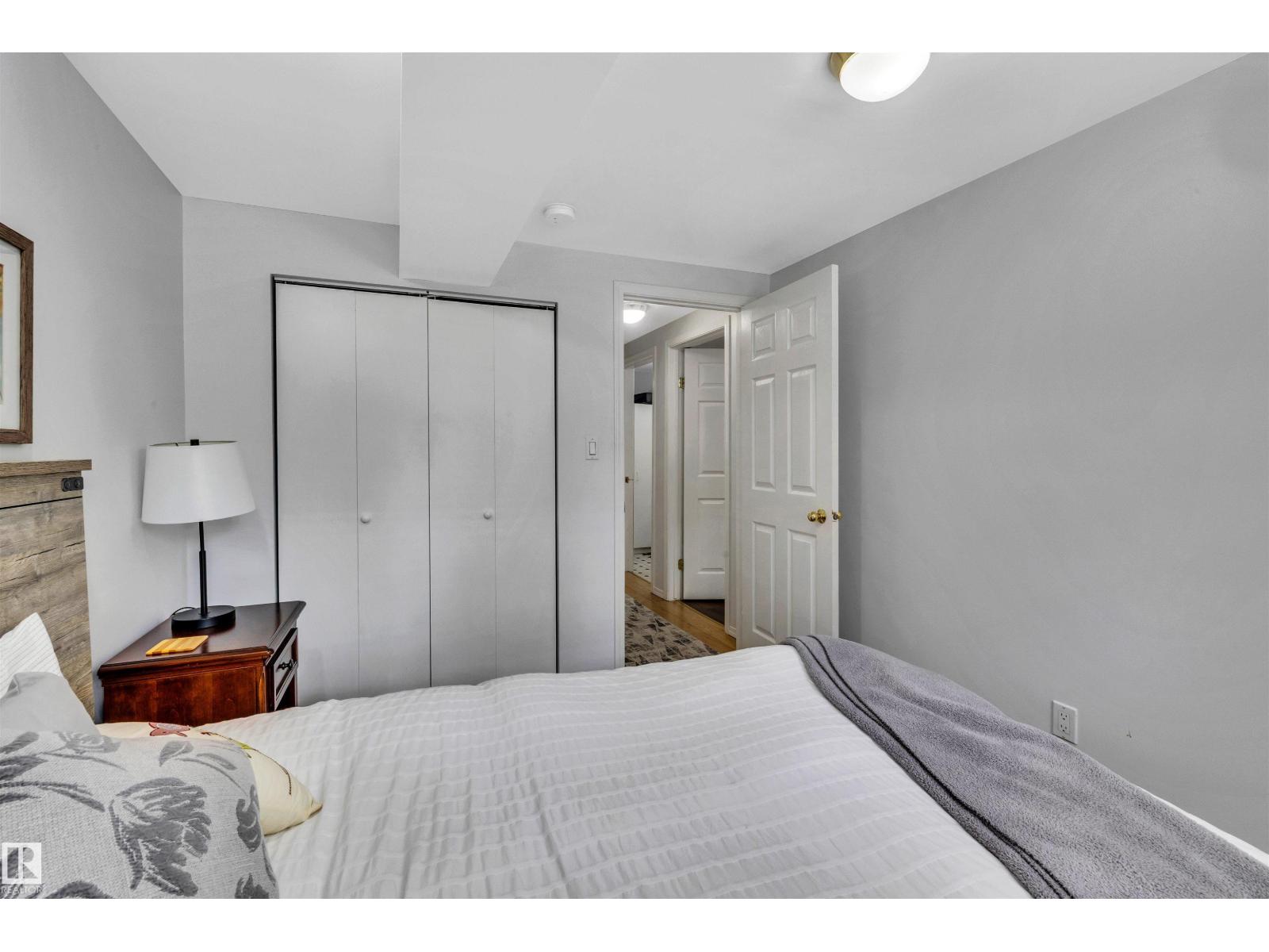 10282 87 ST NW - 32