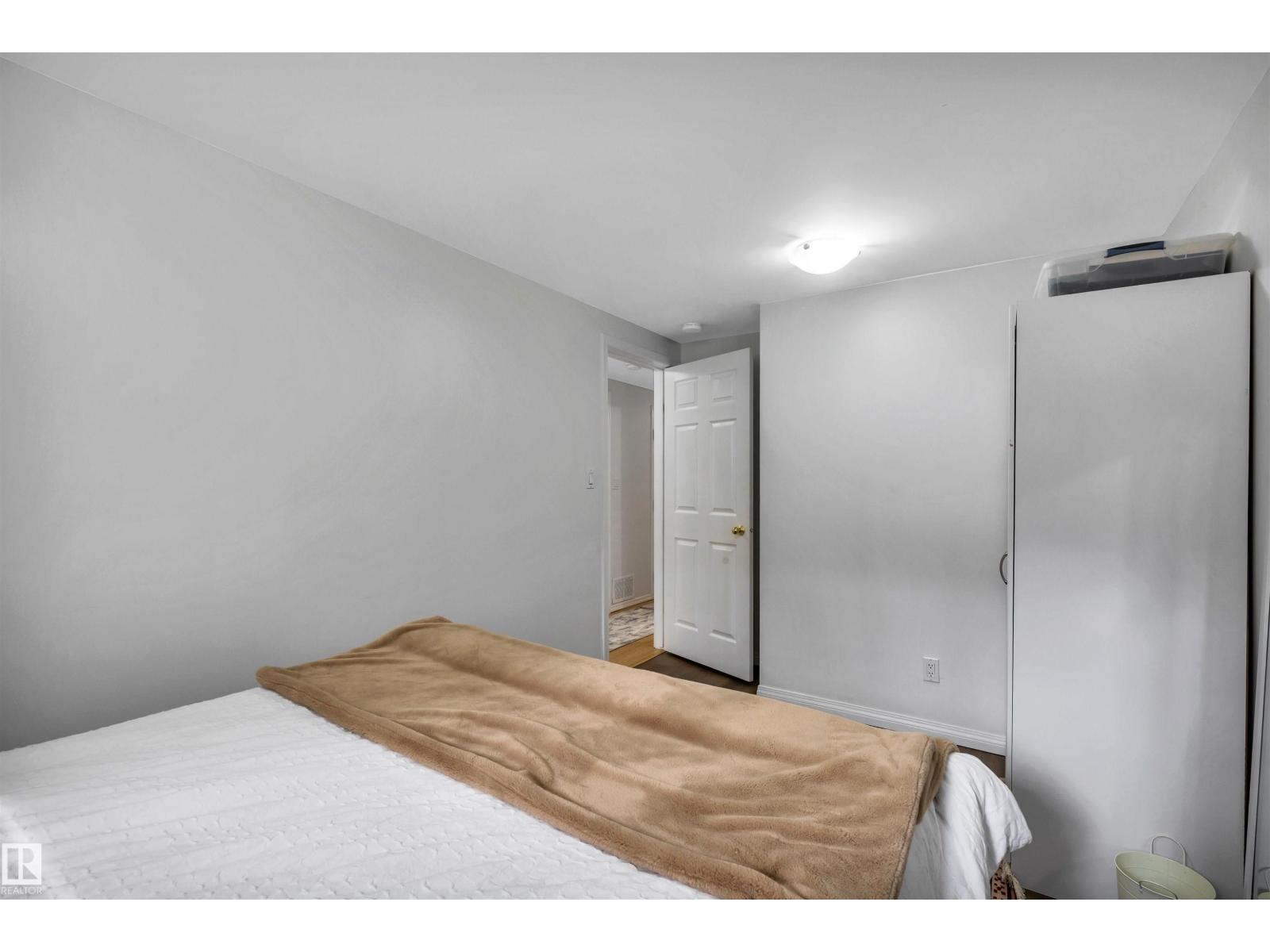 10282 87 ST NW - 34