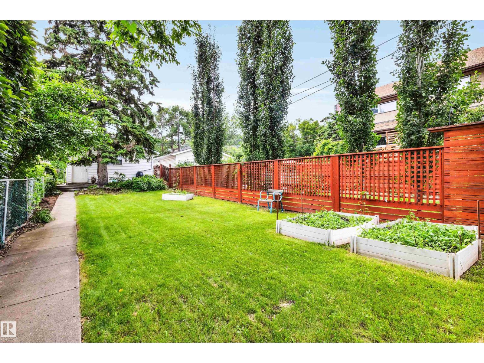 10282 87 ST NW - 40