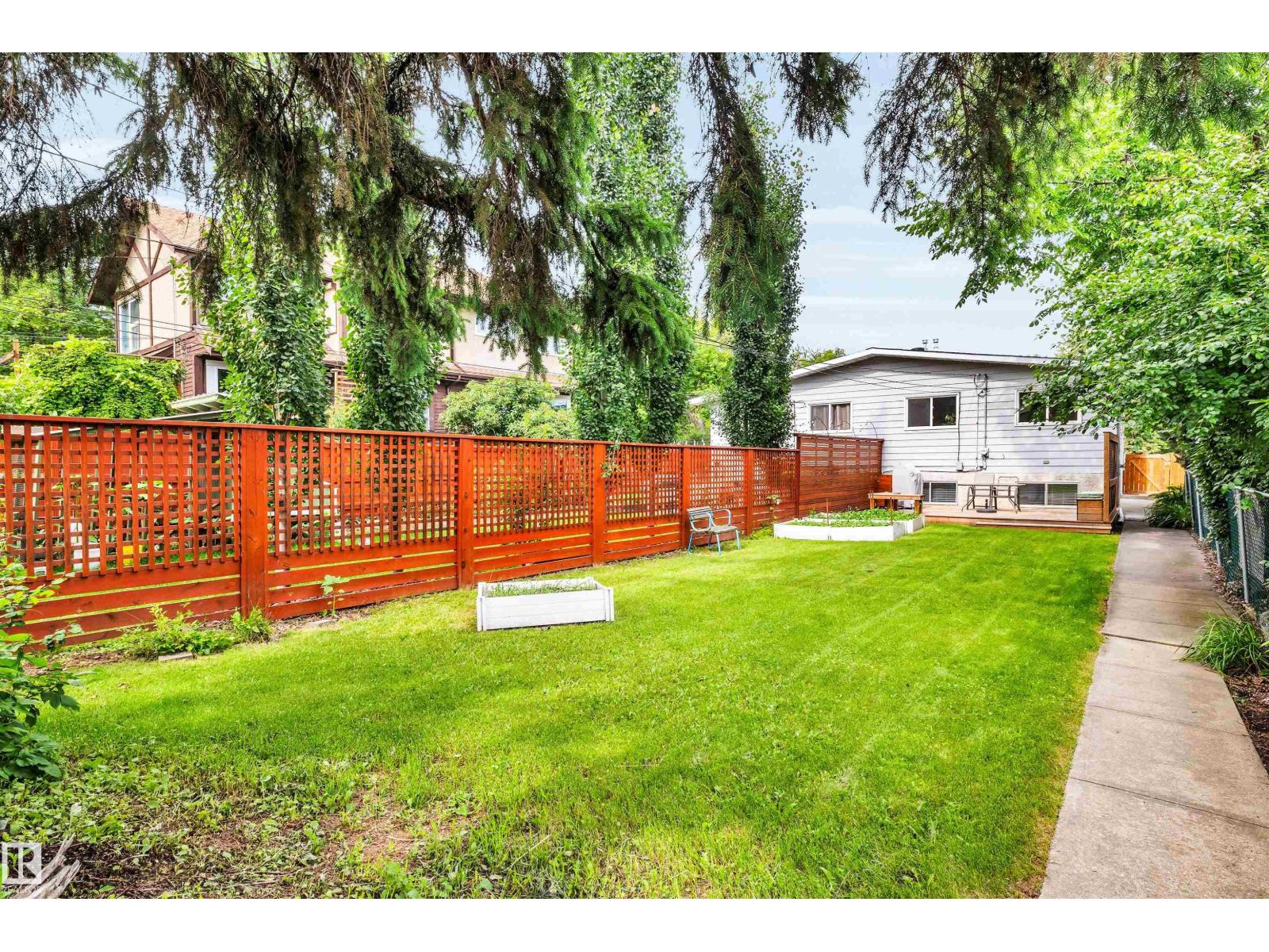 10282 87 ST NW - 42