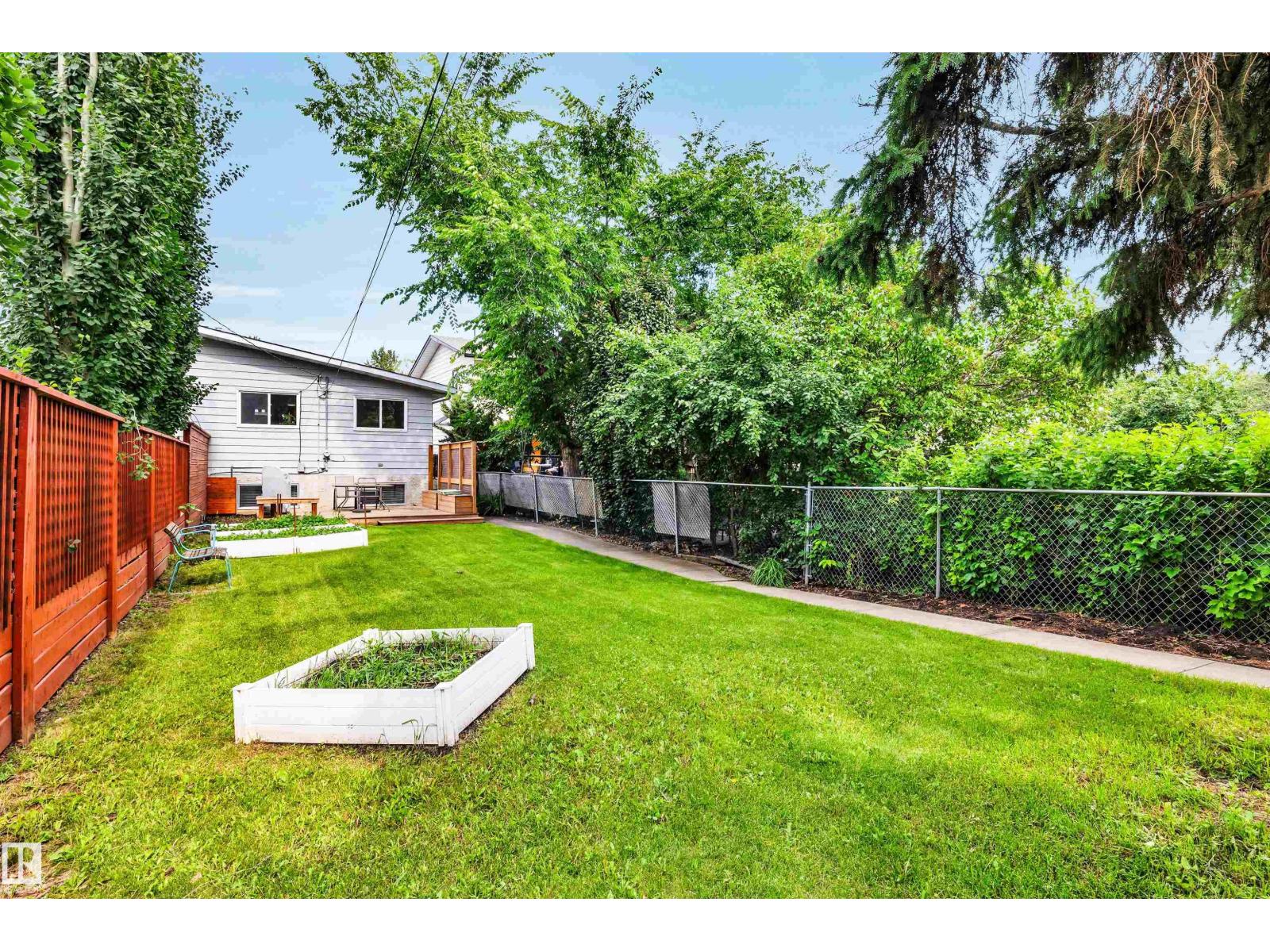 10282 87 ST NW - 43