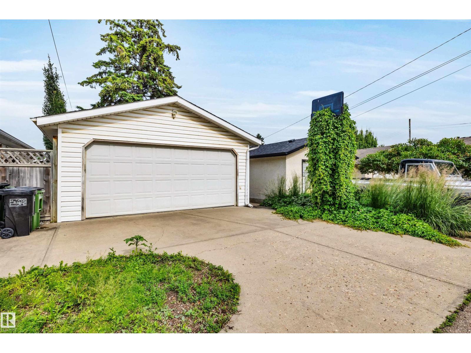 10282 87 ST NW - 44