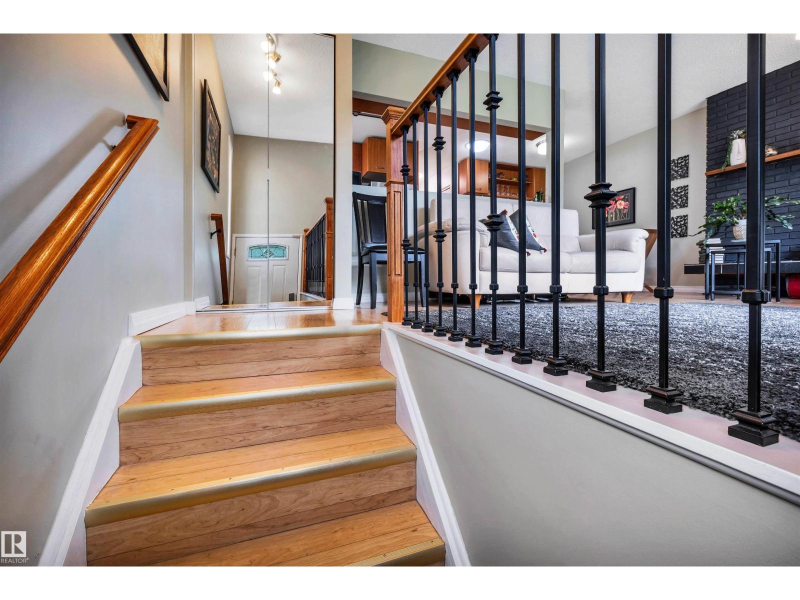 10282 87 ST NW - 5