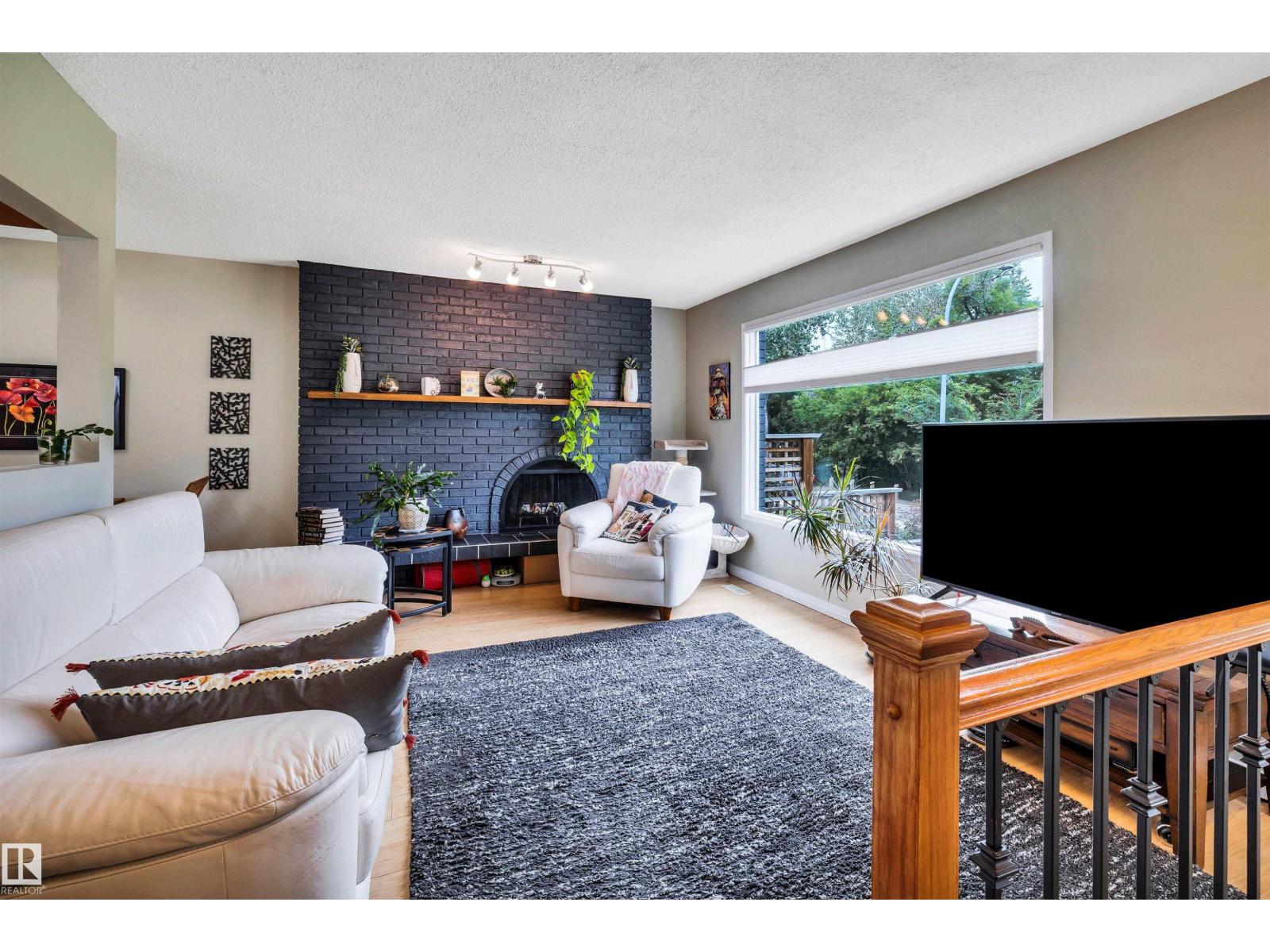 10282 87 ST NW - 6