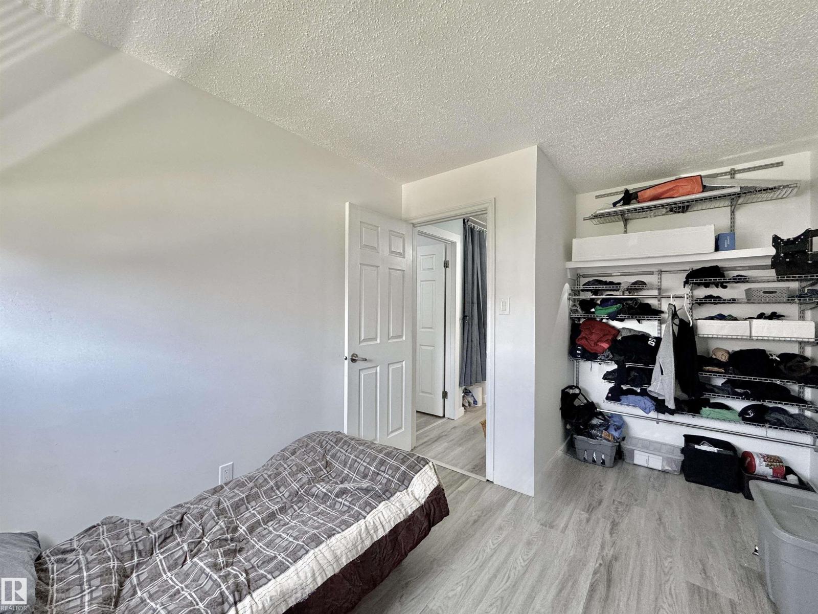 #29 13580 38 ST NW - 25