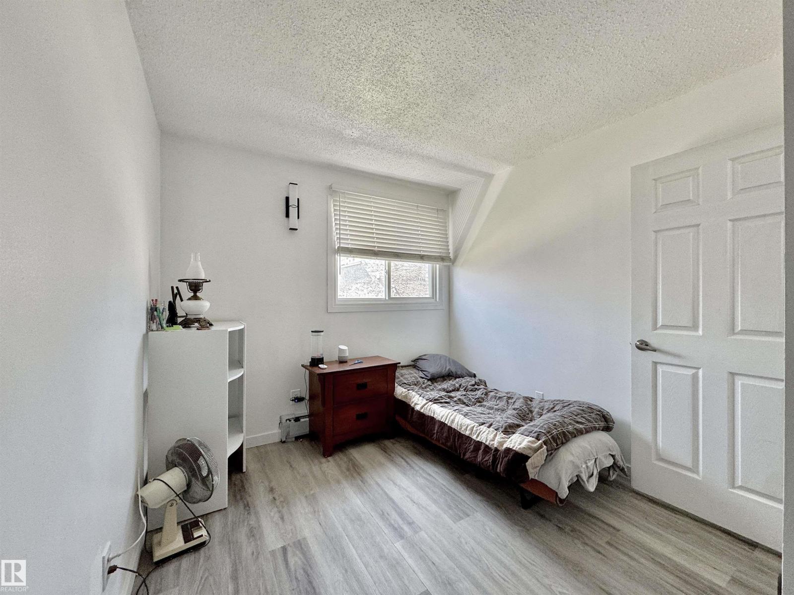 #29 13580 38 ST NW - 24