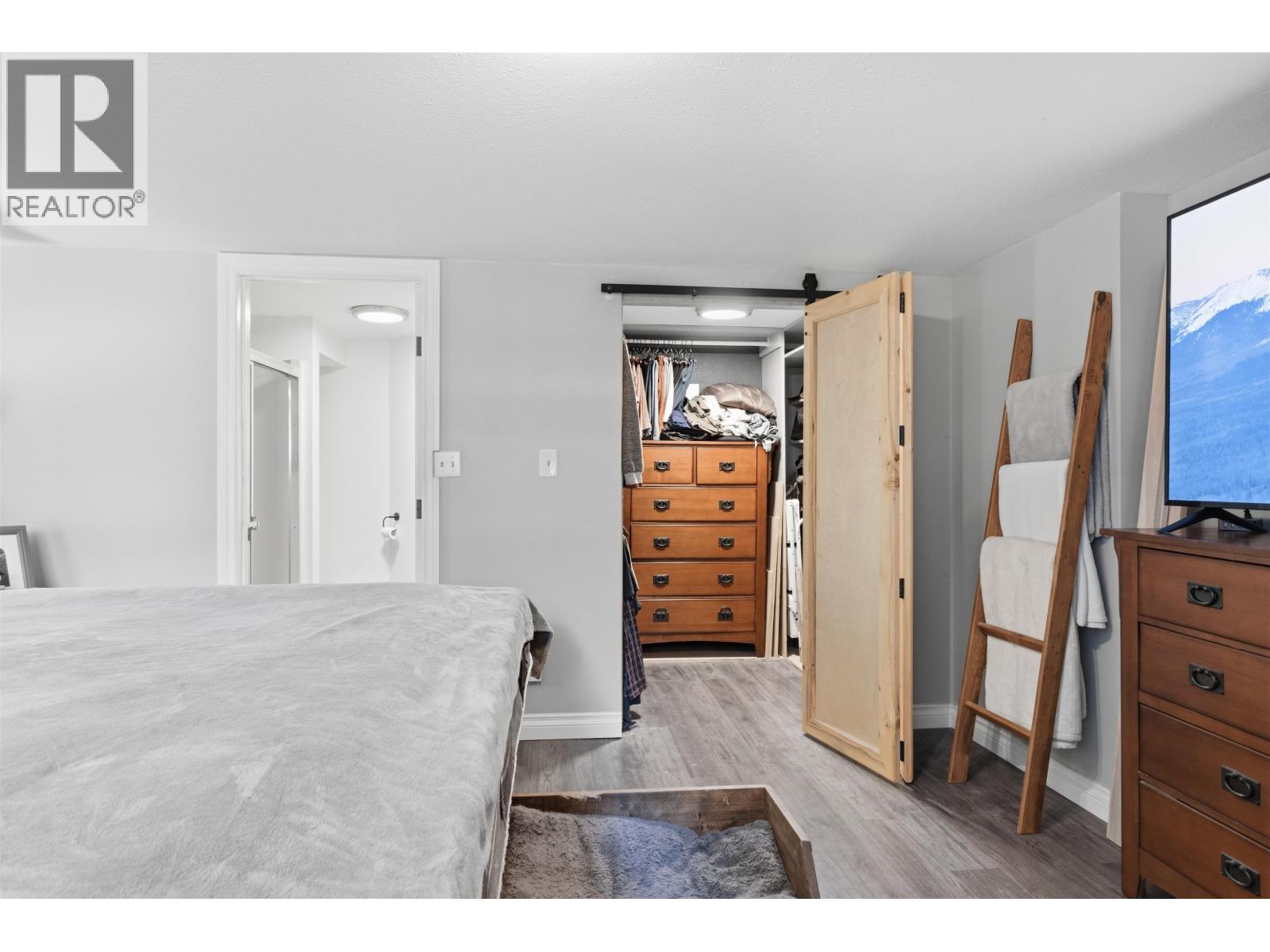 2337 HEMLOCK STREET - 16