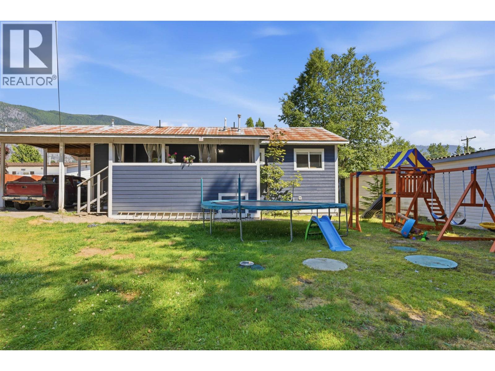 2337 HEMLOCK STREET - 24