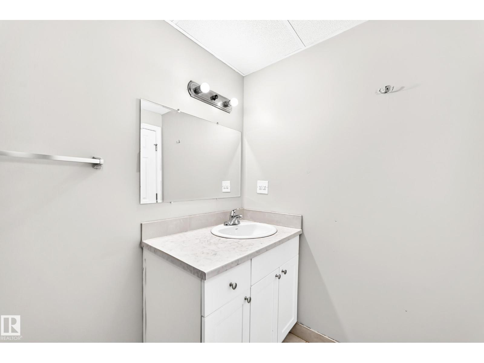 11607 137 AV NW - 37