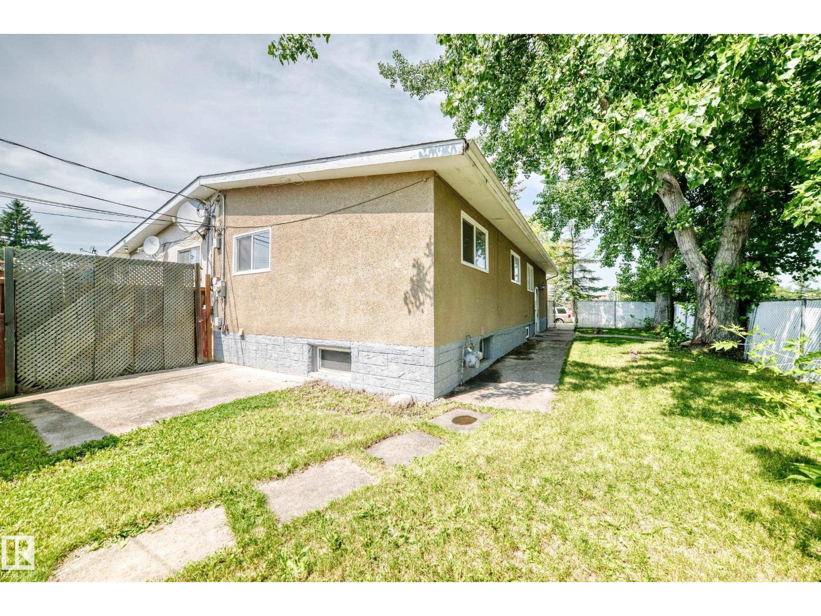 11607 137 AV NW - 44