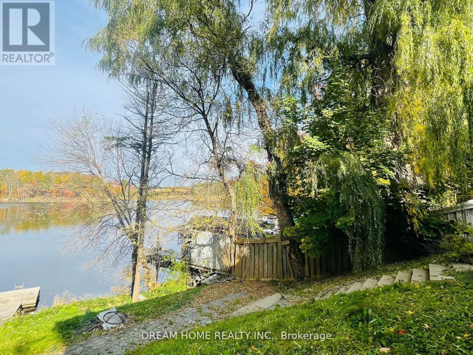 74 LAKEVIEW AVENUE - Image 23