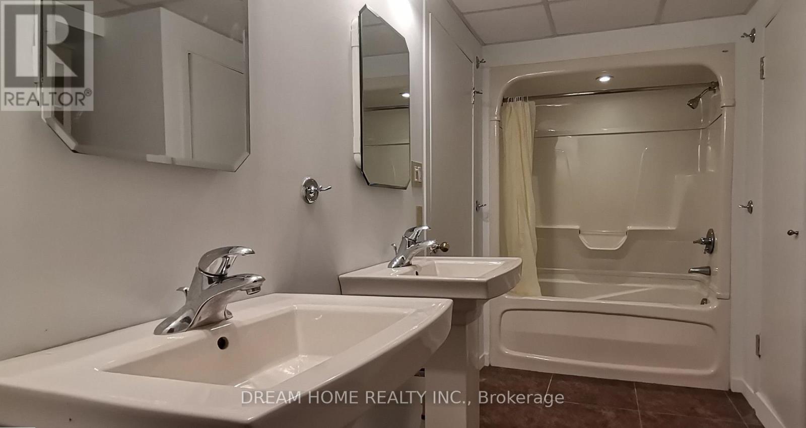 74 LAKEVIEW AVENUE - Image 30