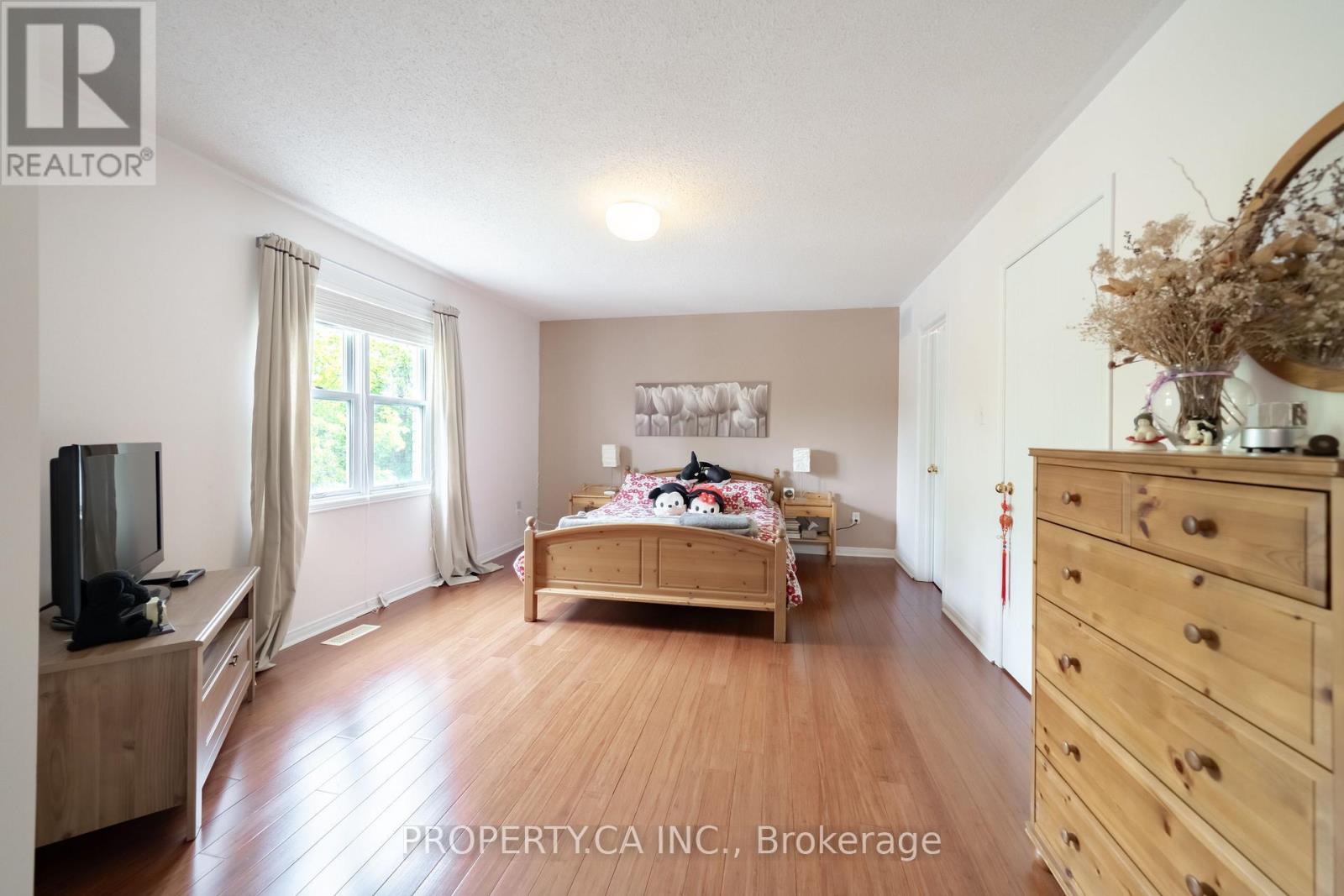 72 DESERT SAND DRIVE - 24