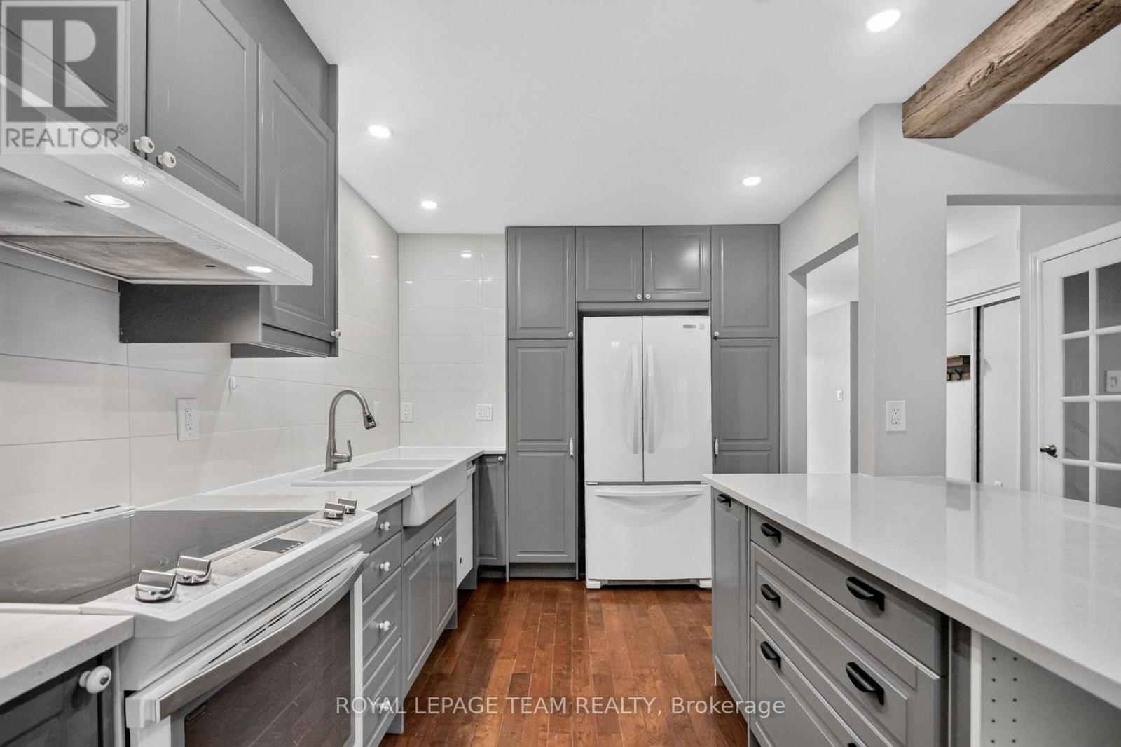 #9 18 CHISHOLM COURT - 15